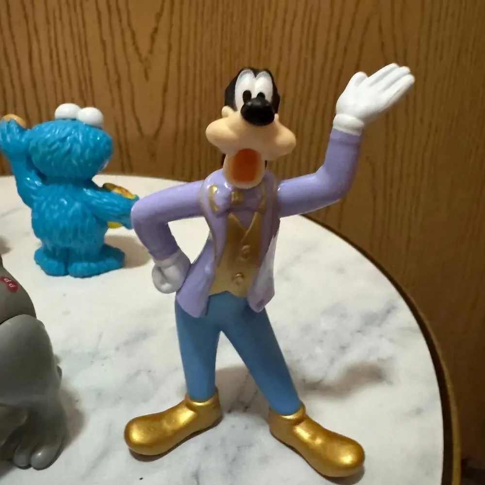 Disney /pound puppy/ figurines